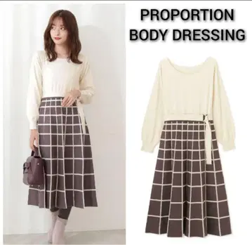 프로포션 바디 드레싱 아이렛 체크 원피스 니트 그레이