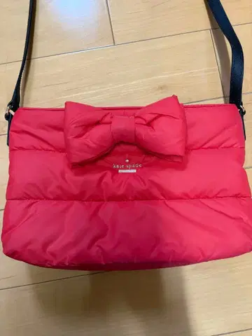 케이트 스페이드 리본 포함 숄더백 빨간색
