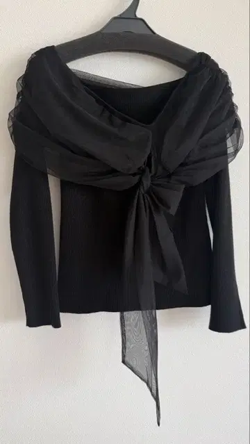 Frayi d 튤 콤비 오프숄더 니트