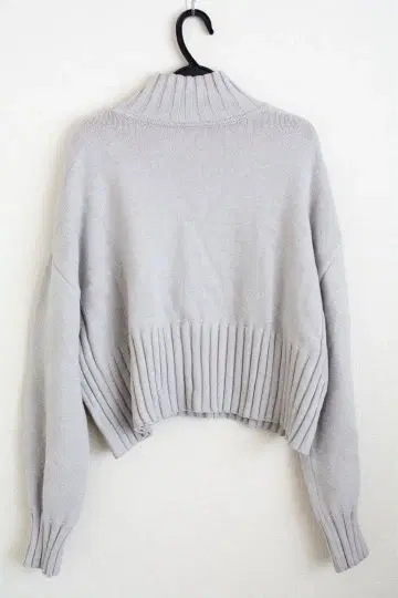 내추럴 뷰티 베이직 하이넥 텐트 라인 숏 니트 그레이