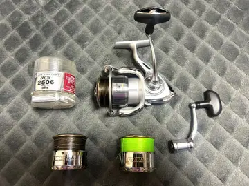 새상품급 작동 양호 07 루비아스 2500R 예비 스풀 2개 포함