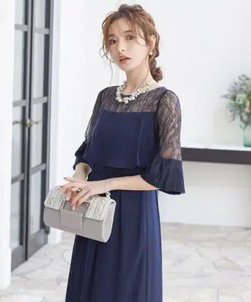 새상품급 38 사이즈 레이스 절개 원피스