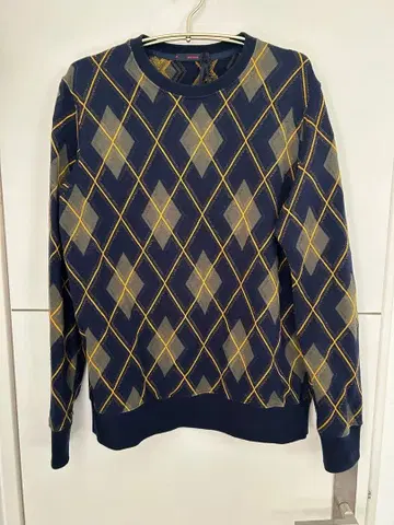 THE GIGI 아가일 맨투맨 레어 모델