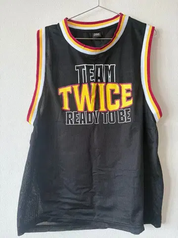 TWICE MOMO 탱크탑 64