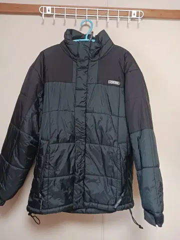 DREAM FIELDS 다운 자켓 블랙 계열