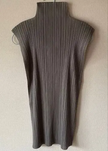 미야케 잇세이 플리츠 플리츠 리브 그레이 슬리브리스 하이넥