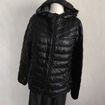 유니클로 여성용 프리미엄 다운 자켓 후드 부착 블랙 XL