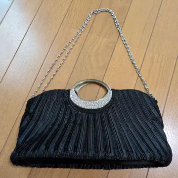 블랙 새틴 플리츠 파티 백