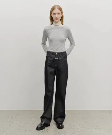 W STRAIGHT FIT RAW DENIM PANTS