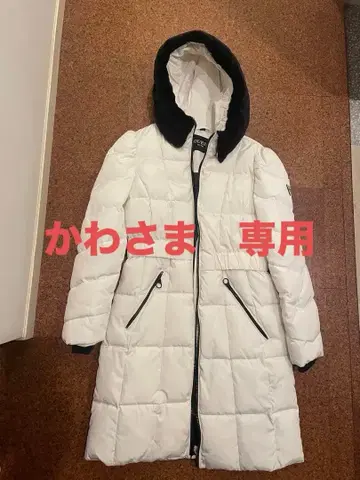 새상품급 GUESS 화이트 다운 코트 후드 부착