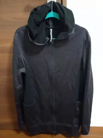 RIP VAN WINKLE 후드 부착 후드티