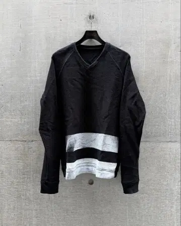 [ JULIUS 율리우스 ] 자카드 페인트 맨투맨 풀오버