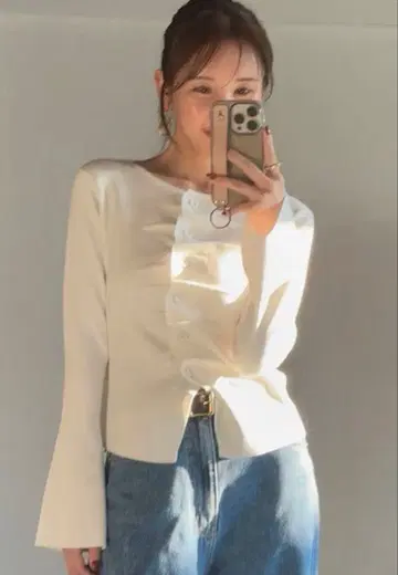 네이비 택 포함 새상품 CONNSE 프론트 턱 개더 니트탑