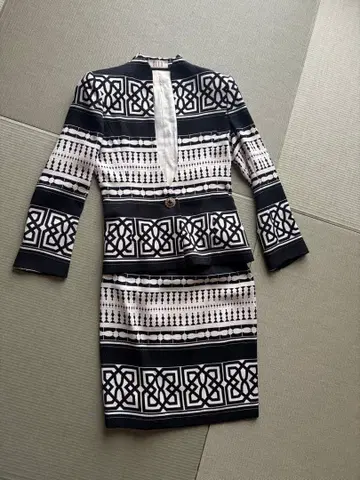 SLD 블랙 앤 화이트 기하학 패턴 수트