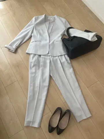 PLST 라이트 그레이 수트 셋업