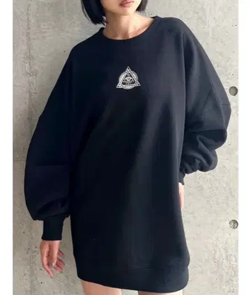 GYDA [ 코다 쿠미 콜라보 ] RAISED BACK BIG 맨투맨