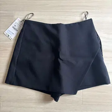 미사용 새상품, 택 포함 숏팬츠 ZARA