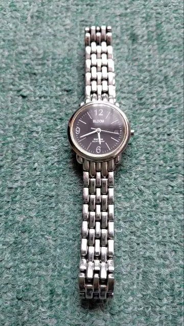 리코 BLOOM 솔라 구동 여성용 손목시계 698003