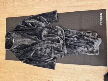 그레이 플리스 목욕 가운