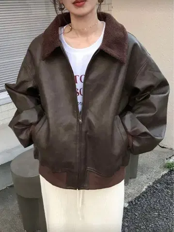 다크 브라운 가죽 자켓