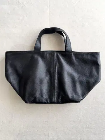 marineday 보트형 토트백 슈링크 가죽 블랙