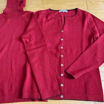 23구 고급 레드 반팔 터틀넥 스웨터와 가디건 앙상블 빨간색