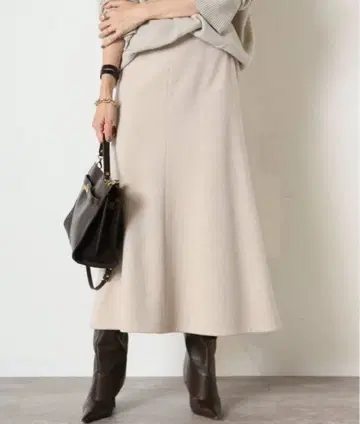 두지엠 클라세 EVERYDAY I LIKE. 플레어 스커트 베이지
