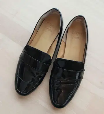 Odette e Odile 오데뜨 앤 오딜 블랙 에나멜 로퍼