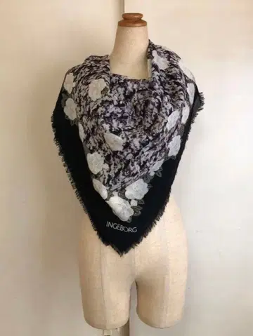 INGEBORG 잉게보그 꽃무늬 대형 스카프