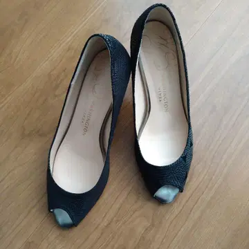 블랙 오픈토 펌프스