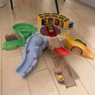 토미카 토마스 아슬아슬 차고 볼더 토미카 토마스 포함