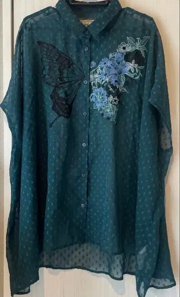 Scala 과일과 꽃을 MIX한 나비 자수 쉬폰 도트 셔츠