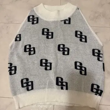 GYDA 슬리브리스 니트