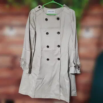 Alphabet's alphabet 베이지 트렌치코트