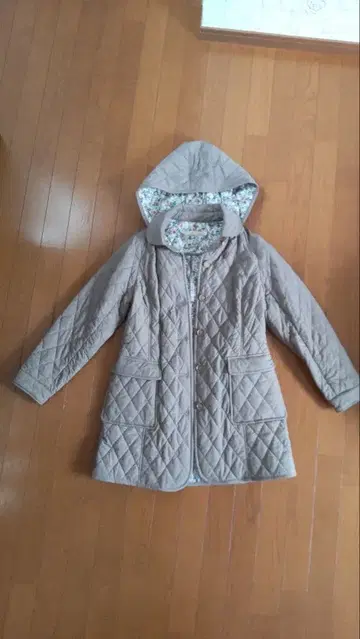 그레이 퀼팅 자켓 후드 부착