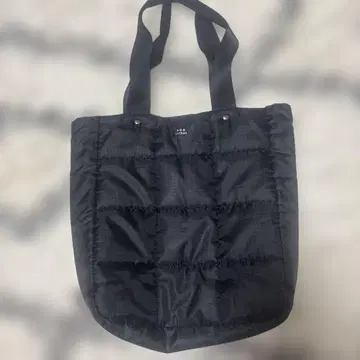 타트라스 블랙 퀼팅 토트백