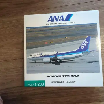 ANA Boeing 737-700 스케일 1:200