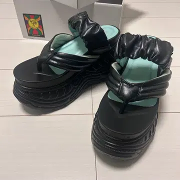 YOSUKE 블랙 통굽 샌들