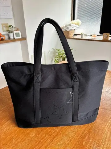 BC 블랙 토트백 별 모양 자수