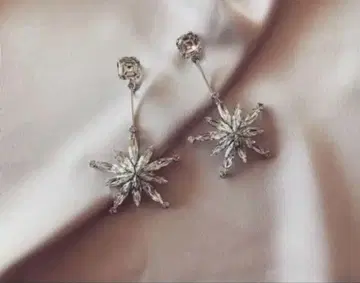 aile starry earrings