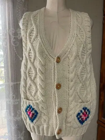 티티카카 케이블 니트 슬리브리스 베스트