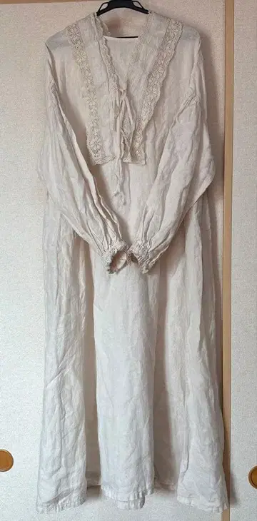 nest Robe 네스트로브 레이스 카라 부착 린넨 원피스