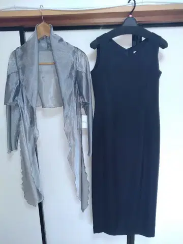 블랙 드레스 슬리브리스 실버 숄 포함