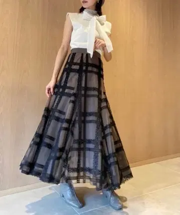 SNIDEL 샤샤 자수 스커트 모카