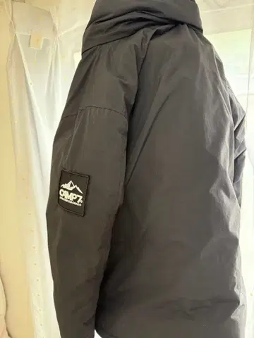 CHAMPZ 블랙 다운 자켓 후드 부착