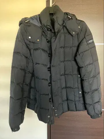 새상품급 TATRAS 블랙 다운 자켓