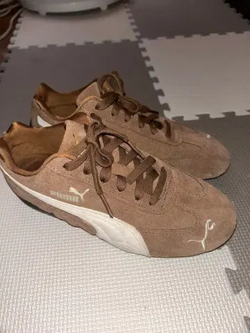 푸마 브라운 스웨이드 스니커즈