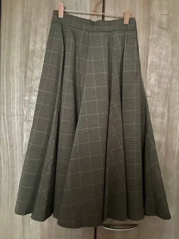 라이트 브라운 체크 M 플레어 버진 스커트 CINEMATIQ