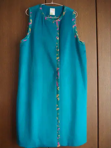 mannine 터콰이즈 슬리브리스 롱 코트