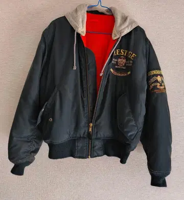 A MODERN FLARE 블루 계열 MA-1 자켓